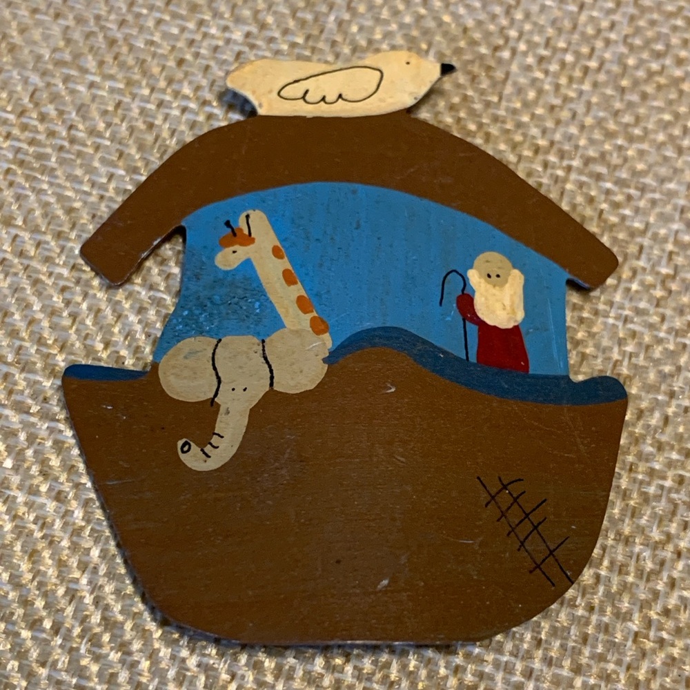 Vintage tin Noah’s Ark pin.
